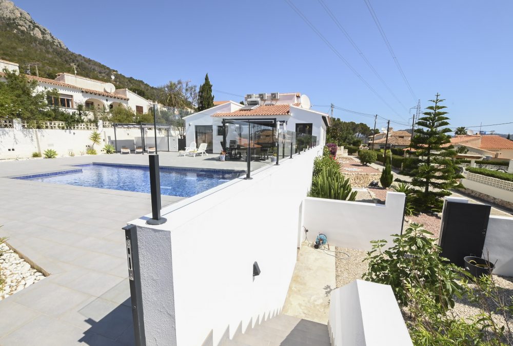 2. Cucarres Fachada