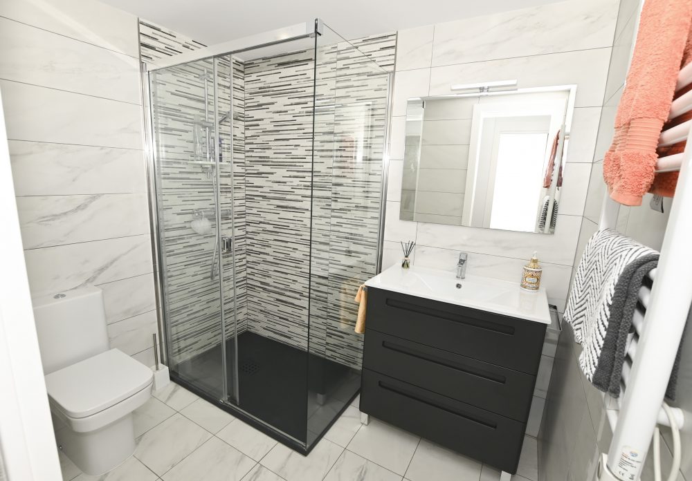 33. Cucarres Baño