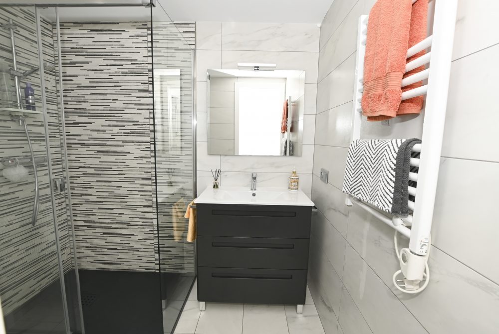 34. Cucarres Baño