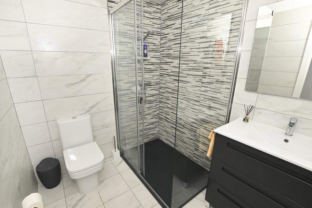 35. Cucarres Baño