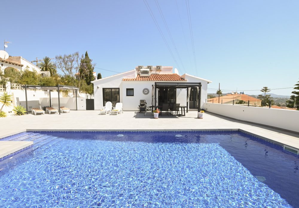 4. Cucarres piscina