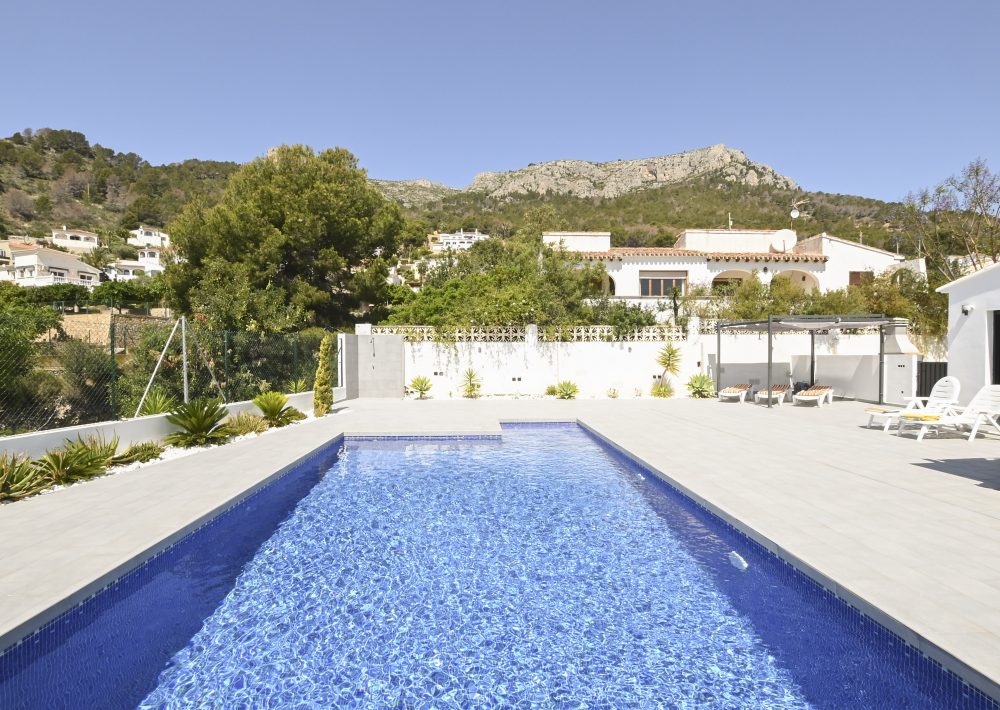 7. Cucarres piscina