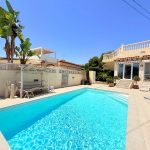 CASA CON PISCINA ACLIMATIZADA