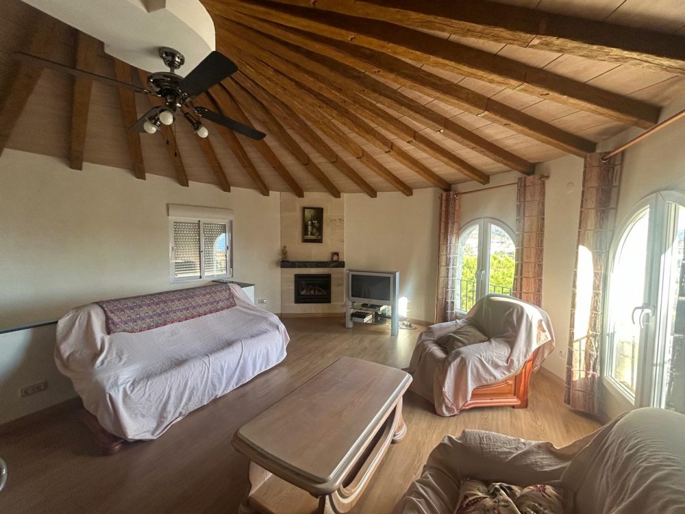 WhatsApp Image 2025-12-13 at 11.08.15 (2)