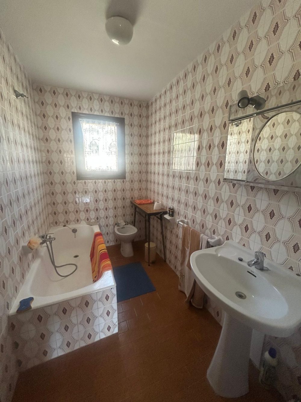 16. El Sol Baño