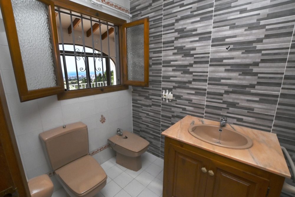 18. COLINA DEL SOL BAÑO EN-SUITE