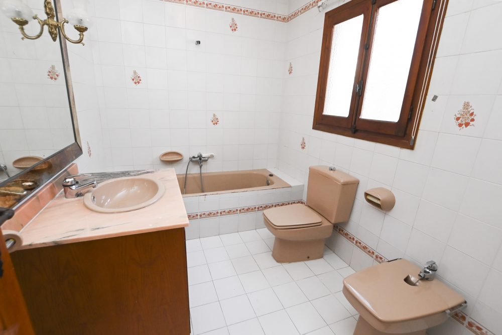 22. COLINA DEL SOL BAÑO