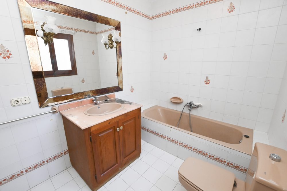 23. COLINA DEL SOL BAÑO