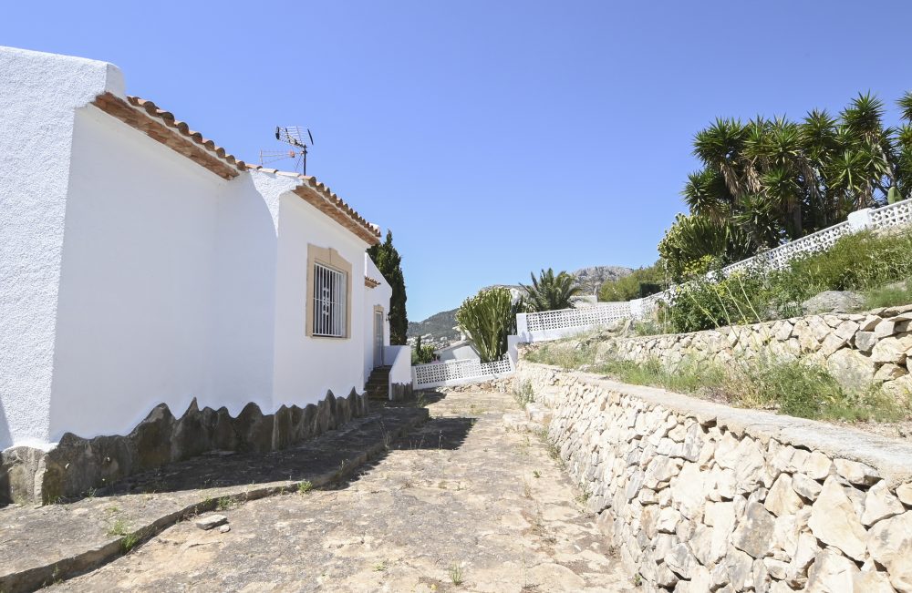 32. COLINA DEL SOL JARDÍN TRASERO