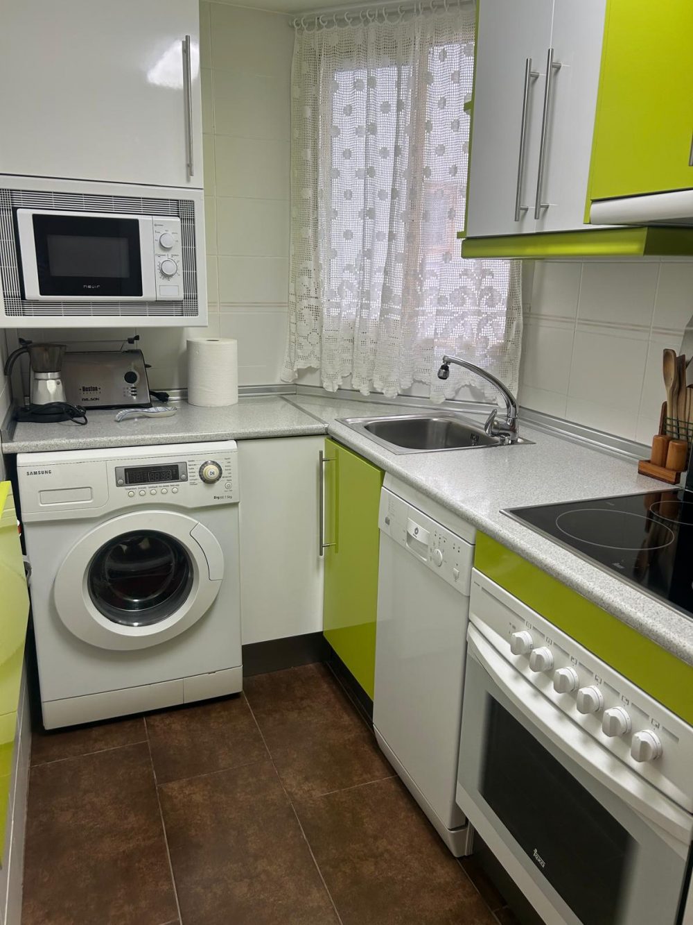 12. APOLO IV COCINA