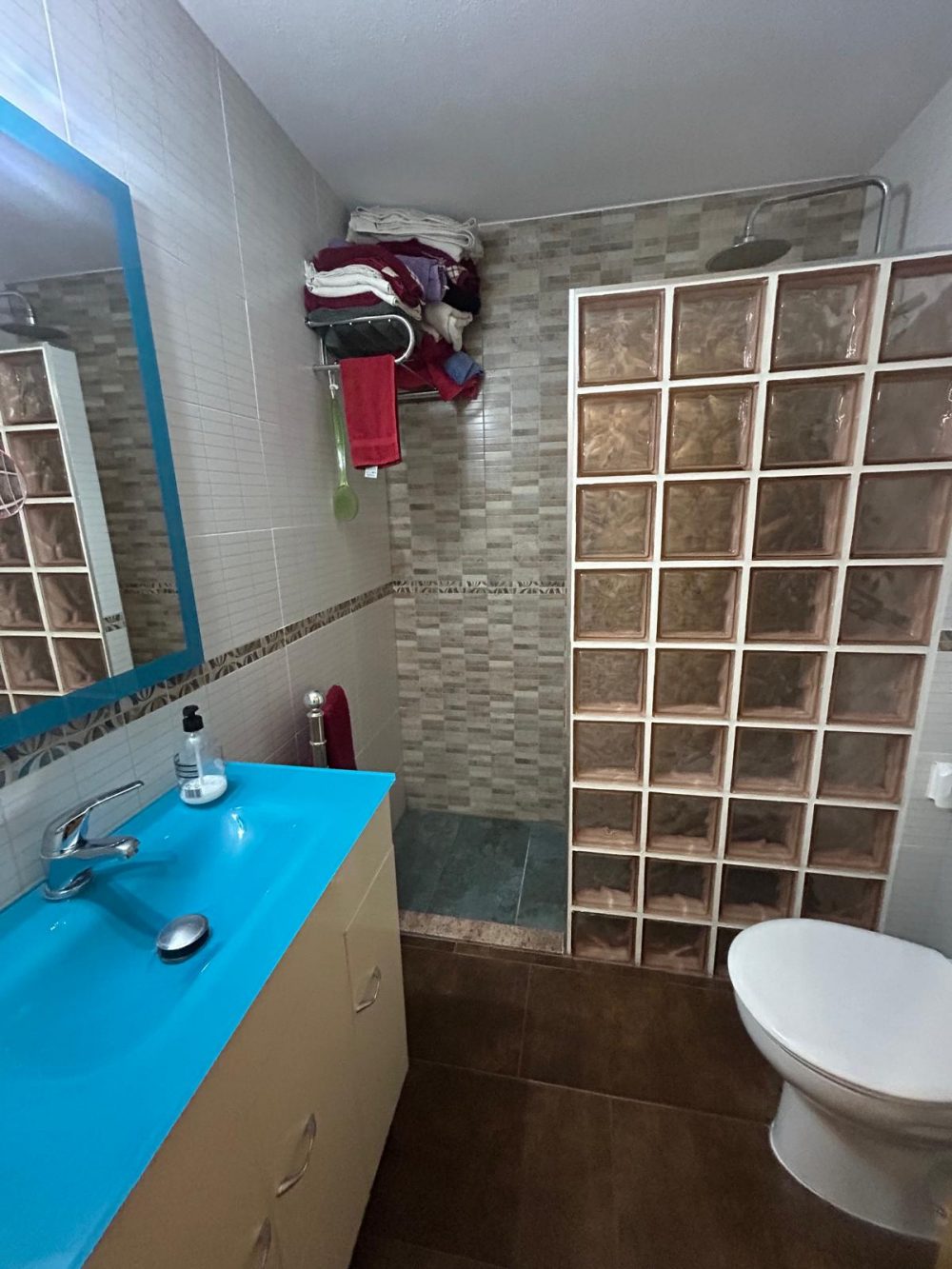 15. APOLO IV CUARTO BAÑO