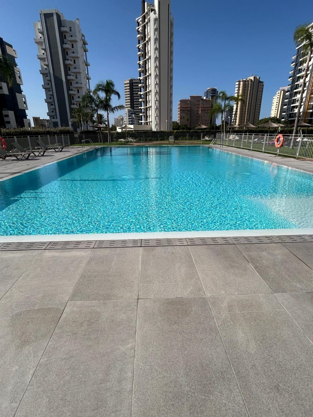 2. SUNRISE TOWER PISCINA