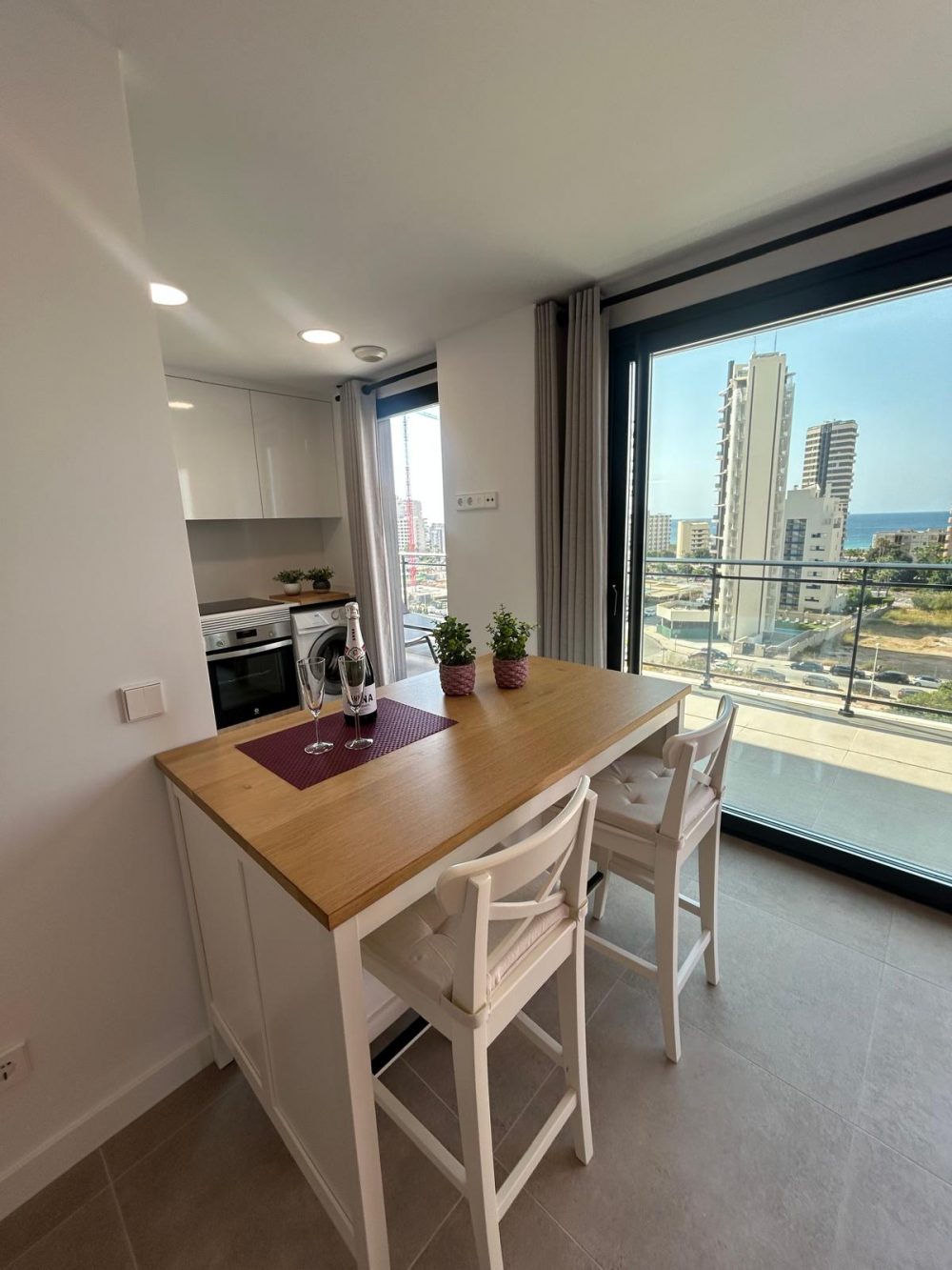 20. SUNRISE TOWER BREAKFAST BAR