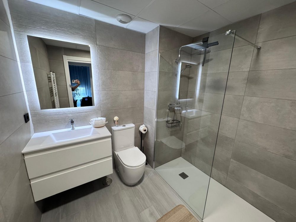24. Alexia II Baño