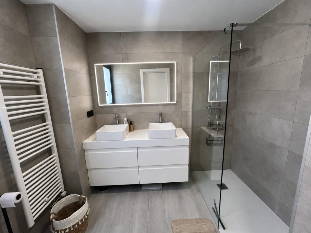 27. Alexia II Baño-en-suite