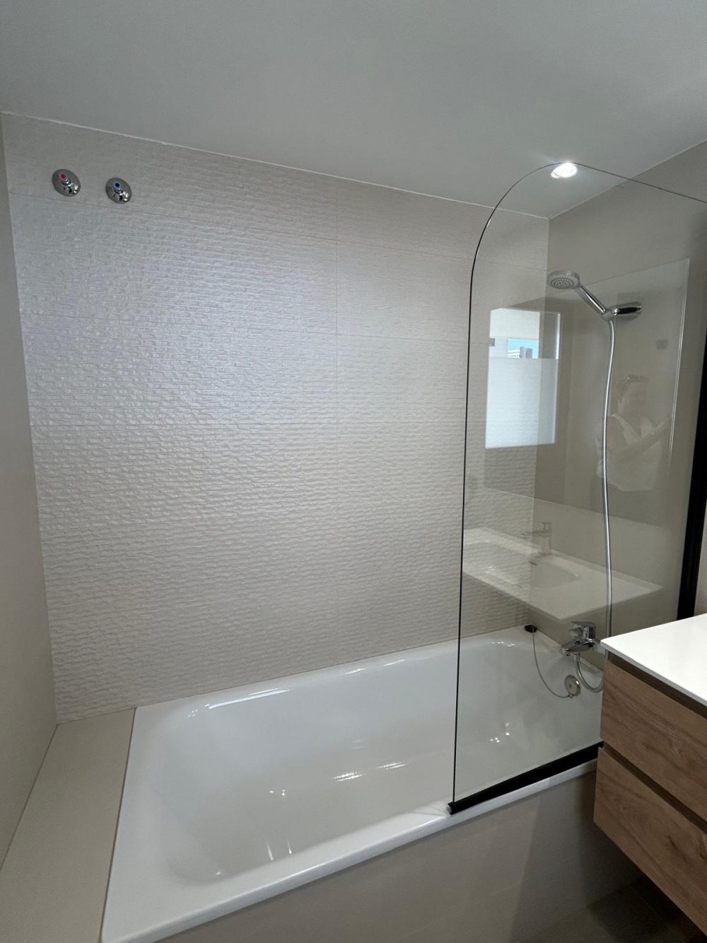 27. SUNRISE TOWER BAÑO