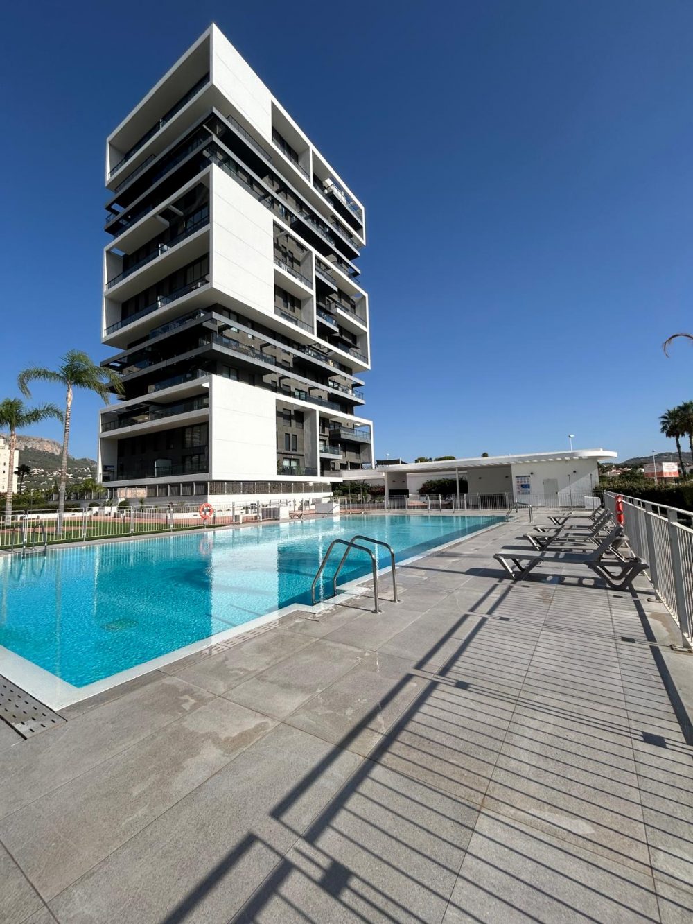 4. SUNRISE TOWER PISCINA-FACHADA