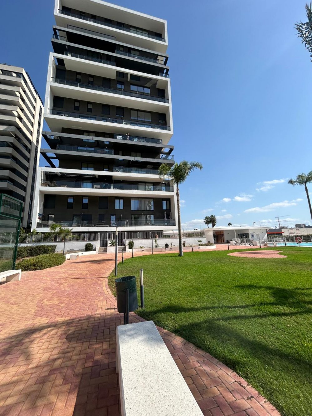 6. SUNRISE TOWER FACHADA