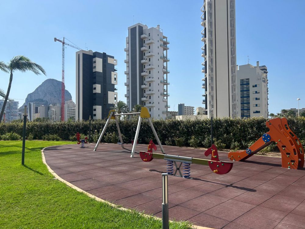 7. SUNRISE TOWER PARQUE INFANTIL