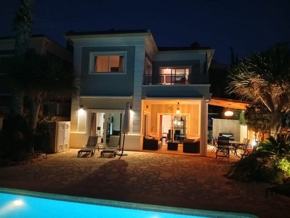 10. VALLEY VIEW PISCINA NOCHE