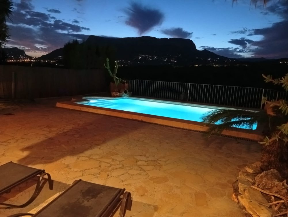 11. VALLEY VIEW PISCINA NOCHE