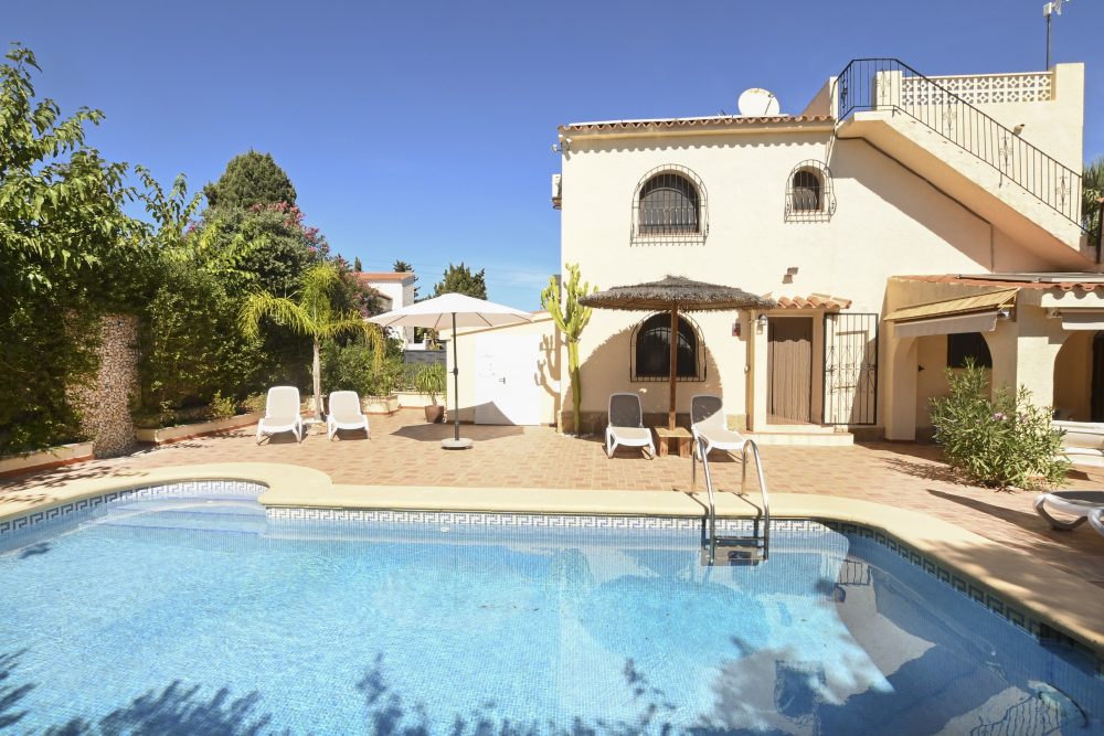 2. Ricarlos Piscina