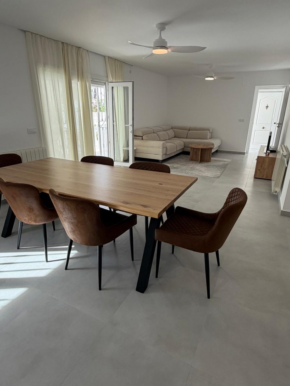 24. Cometa II Salón-comedor