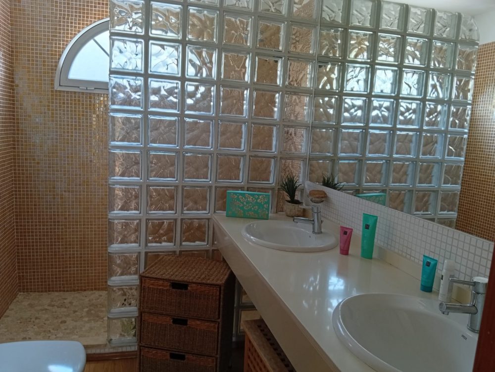 44. VALLEY VIEW BAÑO
