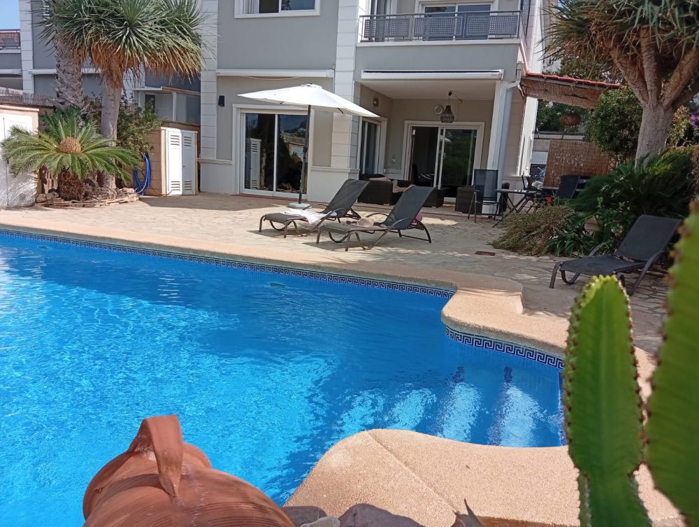 5. VALLEY VIEW PISCINA