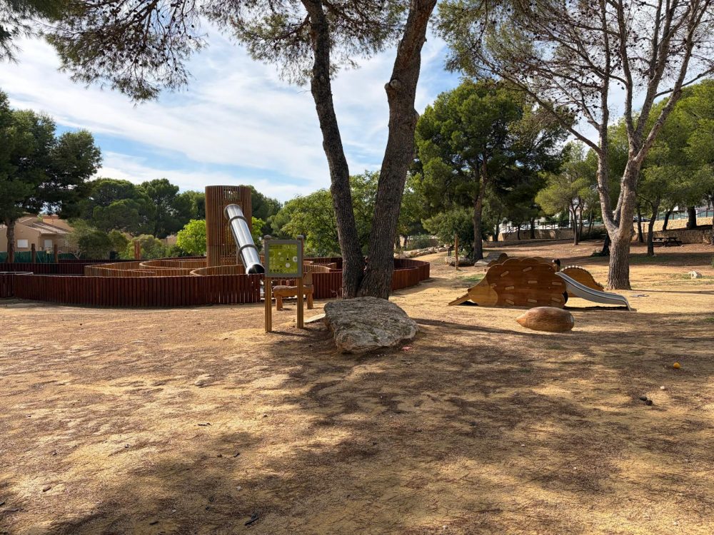 53. Parque infantil Vallesa