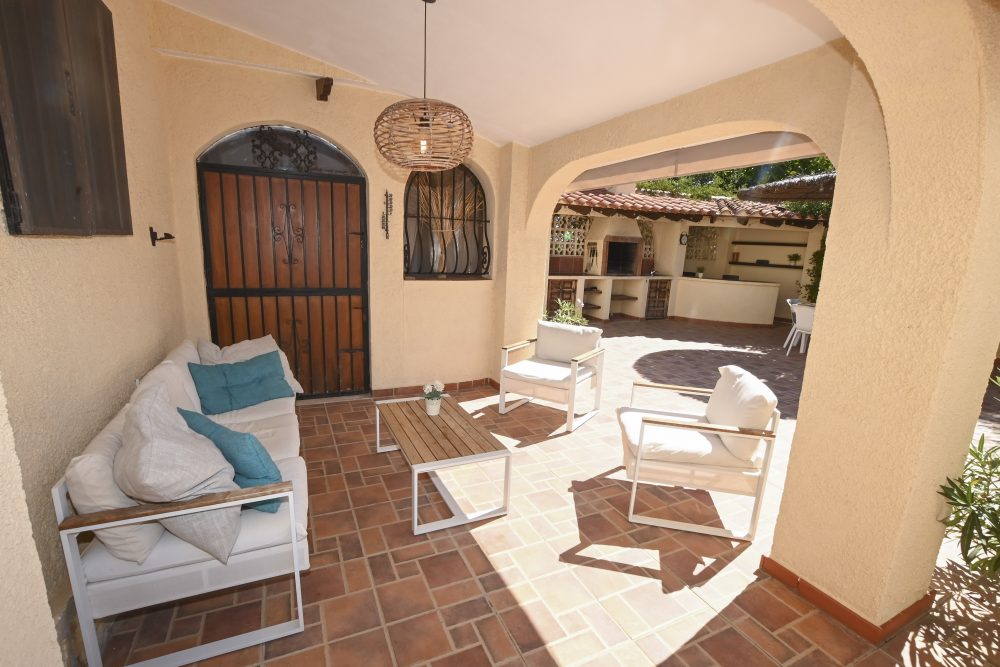 53. Ricarlos Terraza cubierta