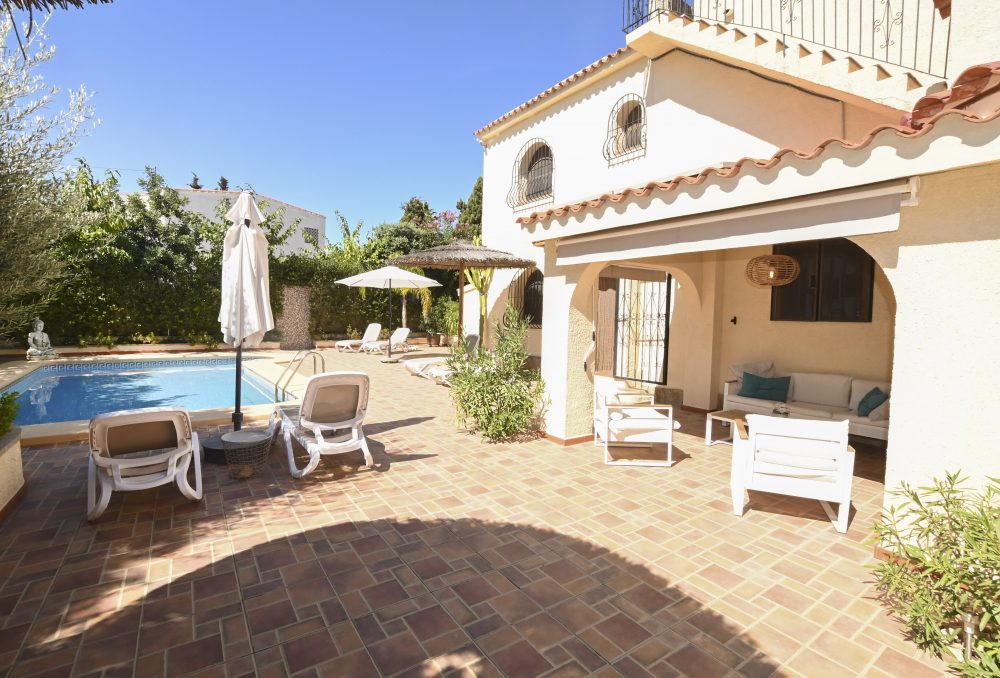 9. Ricarlos Fachada piscina