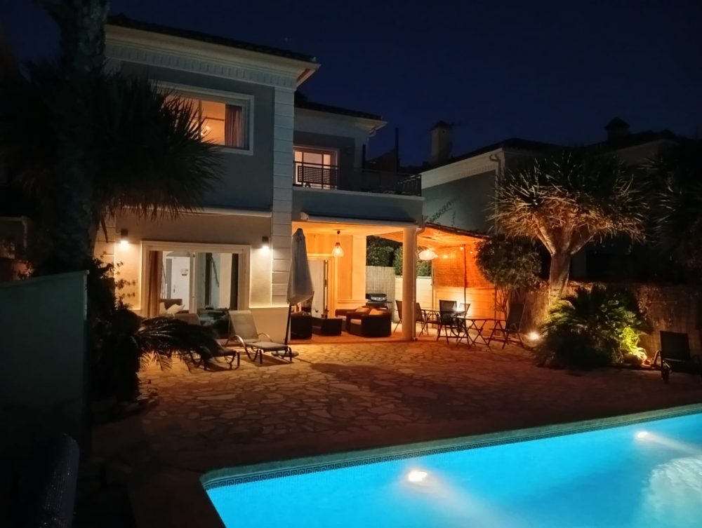9. VALLEY VIEW PISCINA NOCHE
